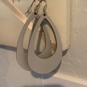 Nickel & Suede Leather Teardrop Earrings - Grey Cutout